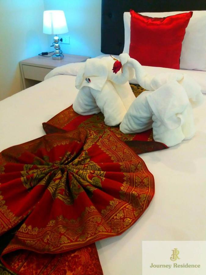 เจอร์นีย์ เรสซิเดนซ์ Hotel หาดบางเทา ภายนอก รูปภาพ