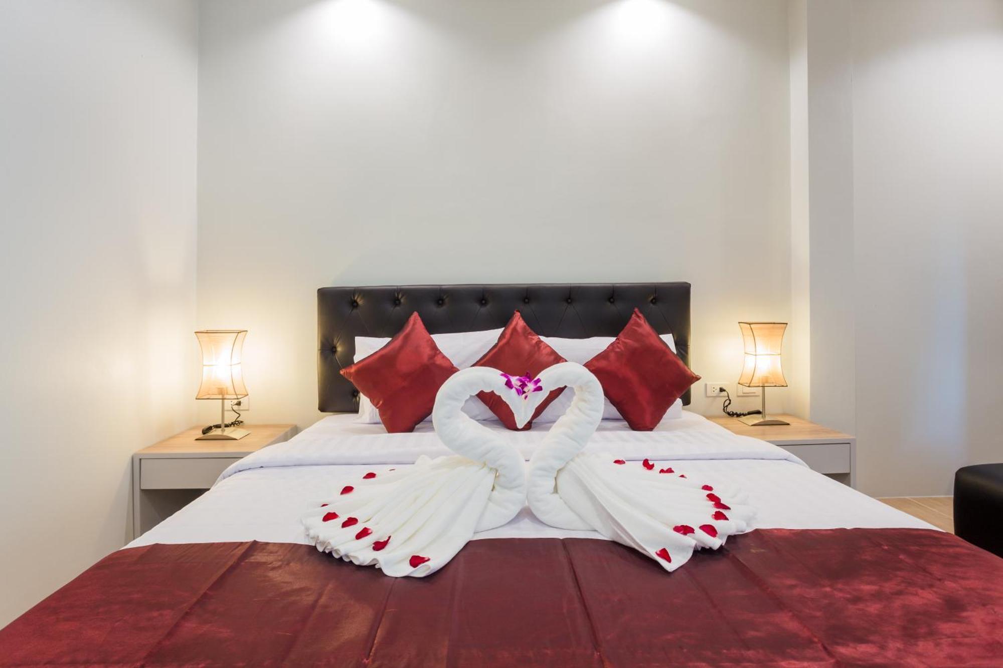 เจอร์นีย์ เรสซิเดนซ์ Hotel หาดบางเทา ภายนอก รูปภาพ