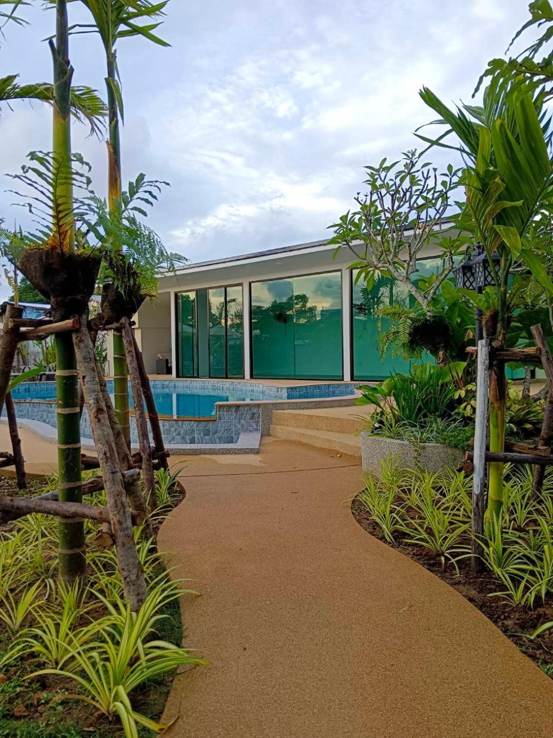 เจอร์นีย์ เรสซิเดนซ์ Hotel หาดบางเทา ภายนอก รูปภาพ